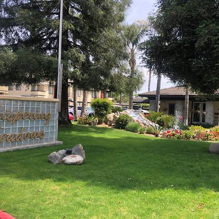 Whispering Meadows Apartments Bakersfield Bagian luar foto