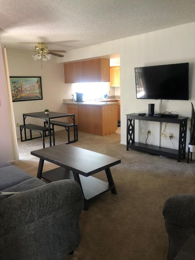 Whispering Meadows Apartments Bakersfield Bagian luar foto