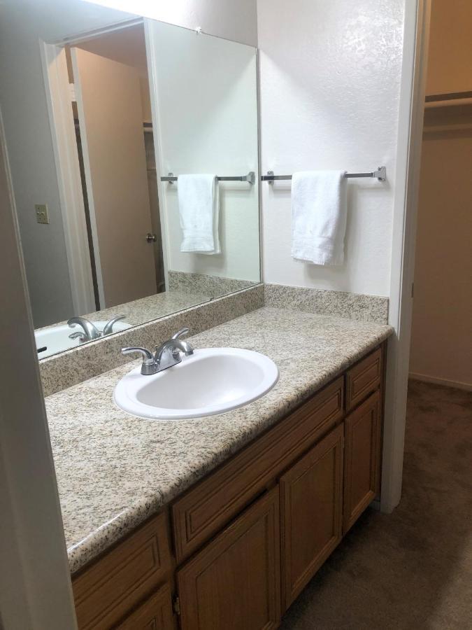 Whispering Meadows Apartments Bakersfield Bagian luar foto