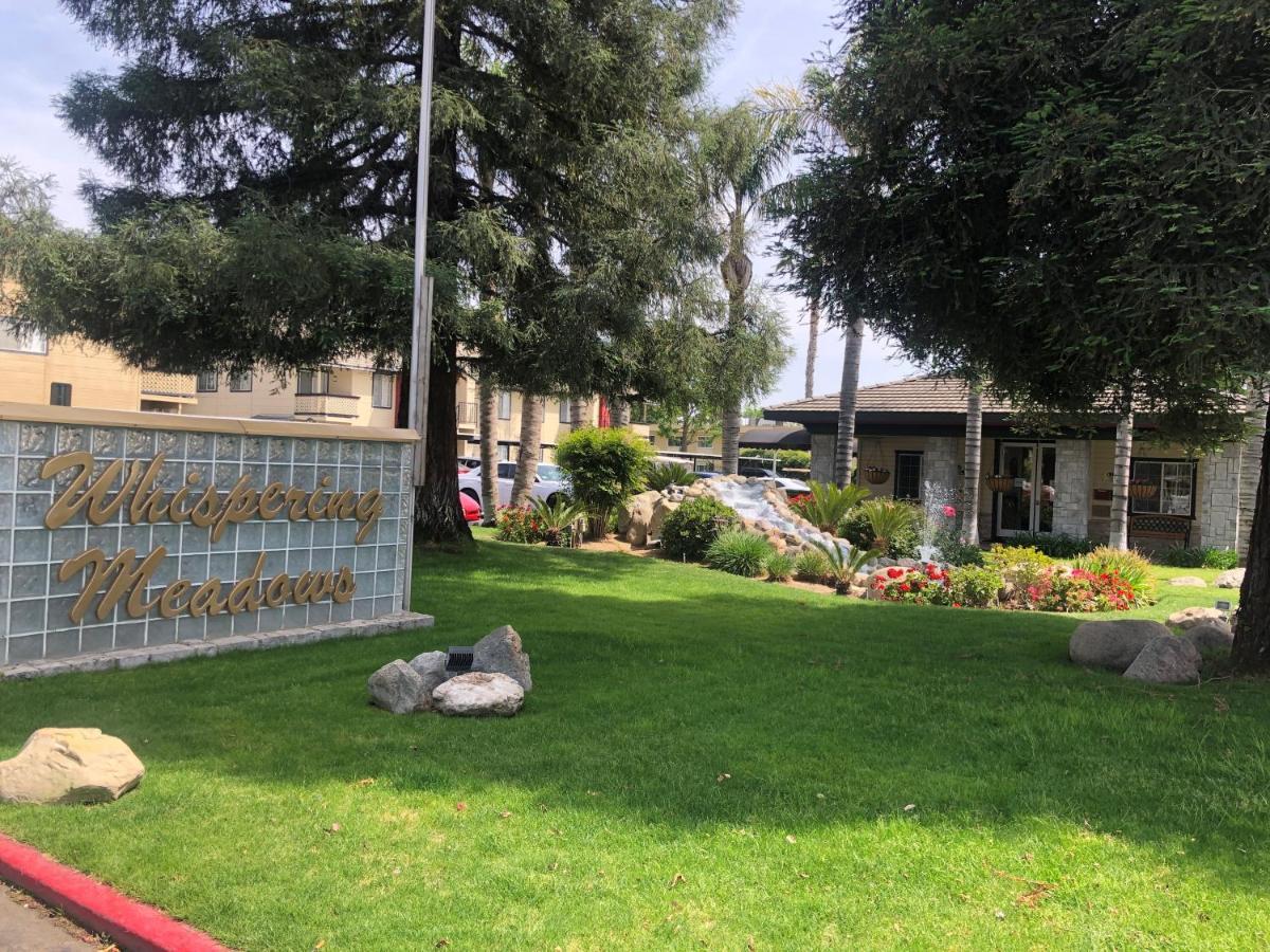 Whispering Meadows Apartments Bakersfield Bagian luar foto