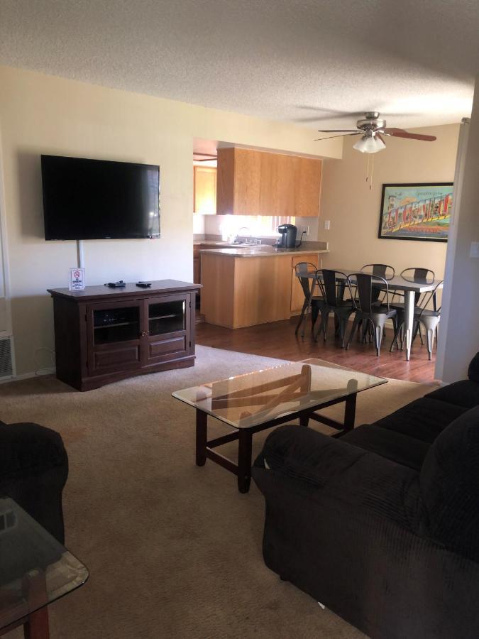 Whispering Meadows Apartments Bakersfield Bagian luar foto