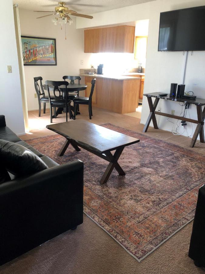 Whispering Meadows Apartments Bakersfield Bagian luar foto