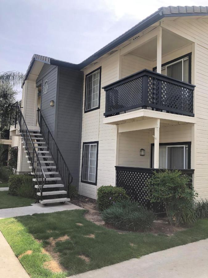 Whispering Meadows Apartments Bakersfield Bagian luar foto