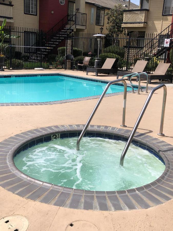 Whispering Meadows Apartments Bakersfield Bagian luar foto