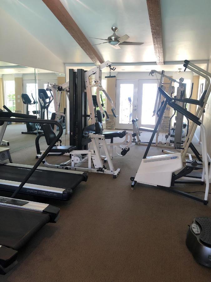 Whispering Meadows Apartments Bakersfield Bagian luar foto