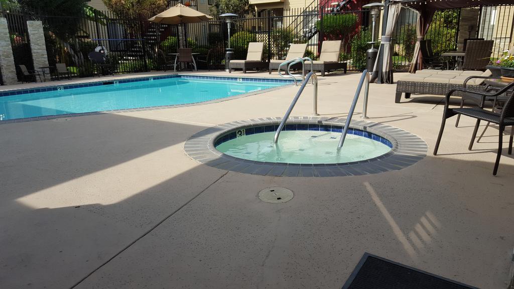 Whispering Meadows Apartments Bakersfield Bagian luar foto