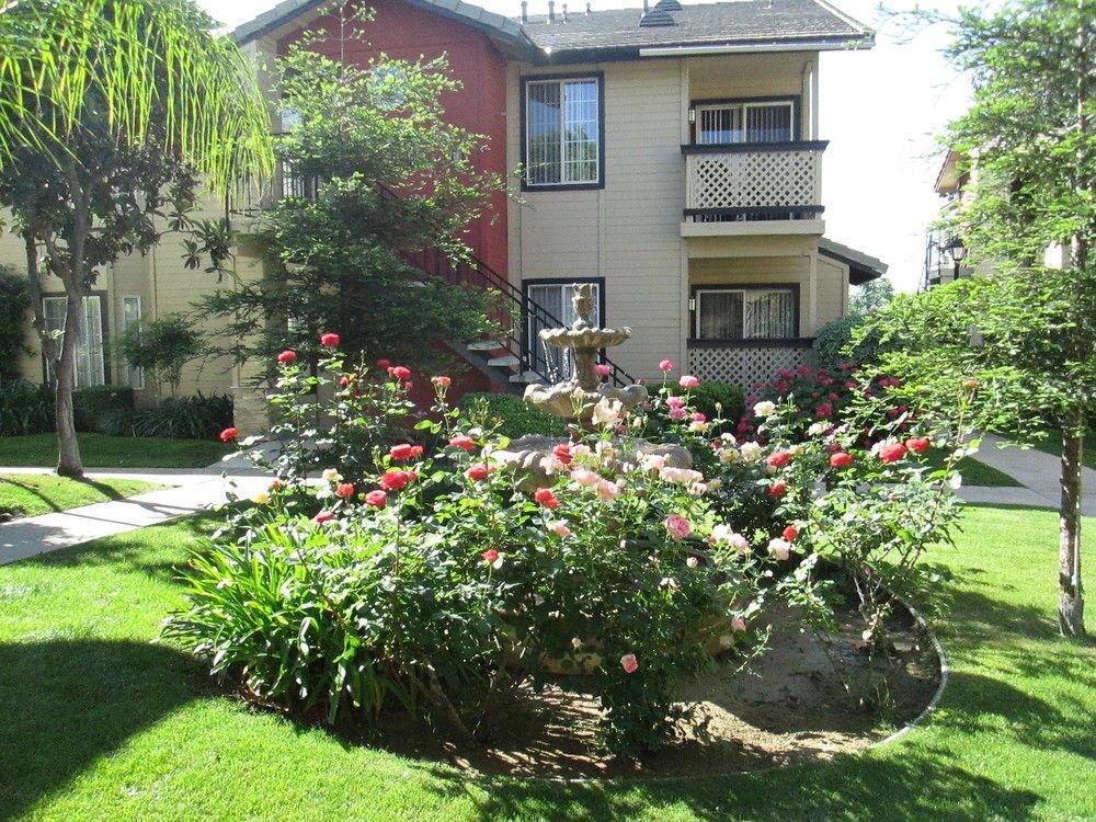 Whispering Meadows Apartments Bakersfield Bagian luar foto