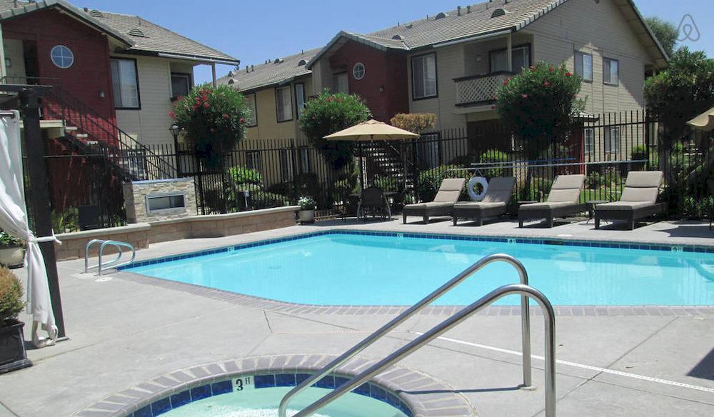 Whispering Meadows Apartments Bakersfield Bagian luar foto