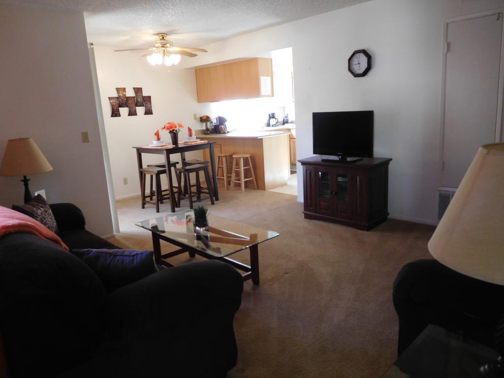 Whispering Meadows Apartments Bakersfield Bagian luar foto