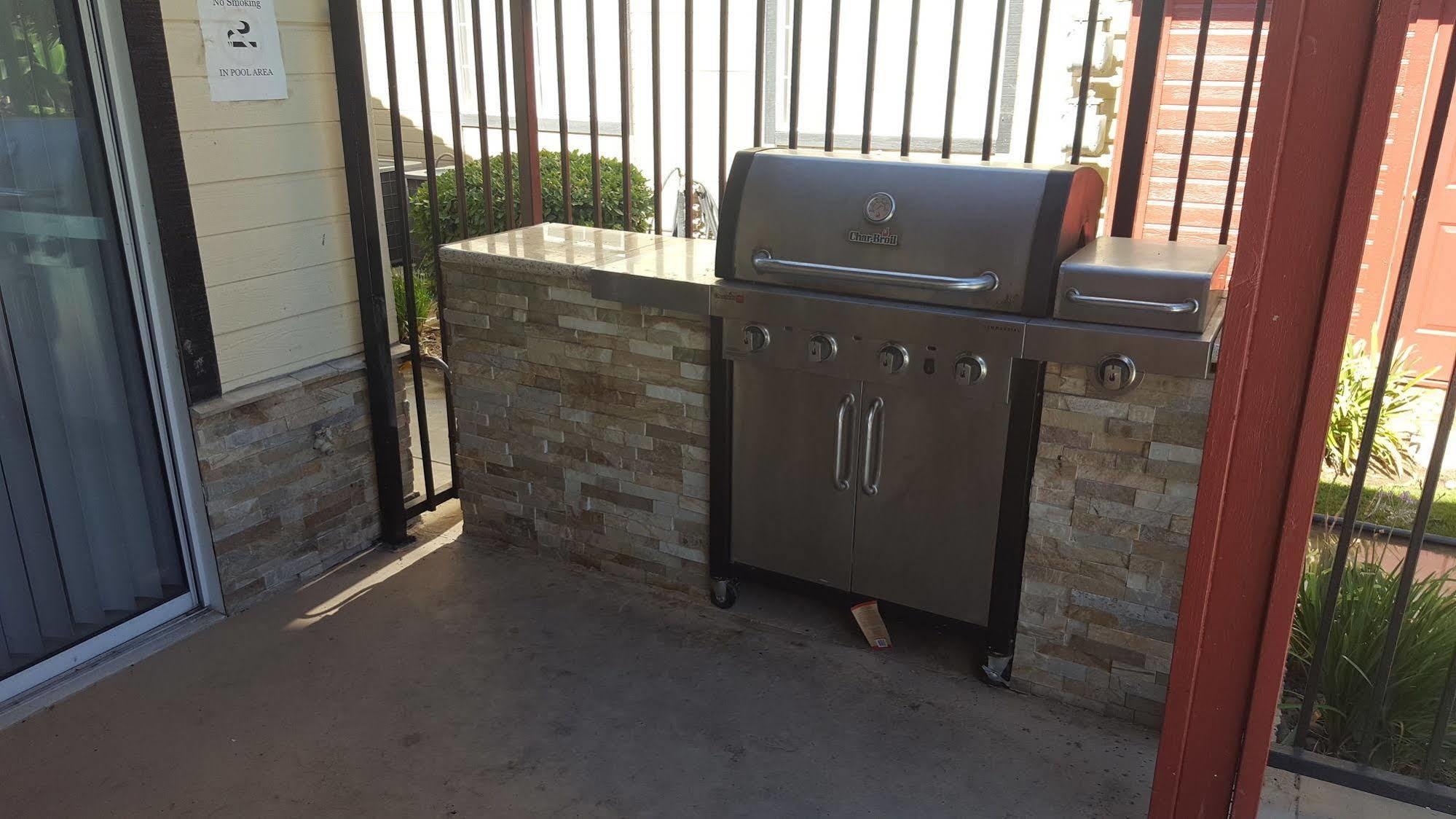 Whispering Meadows Apartments Bakersfield Bagian luar foto