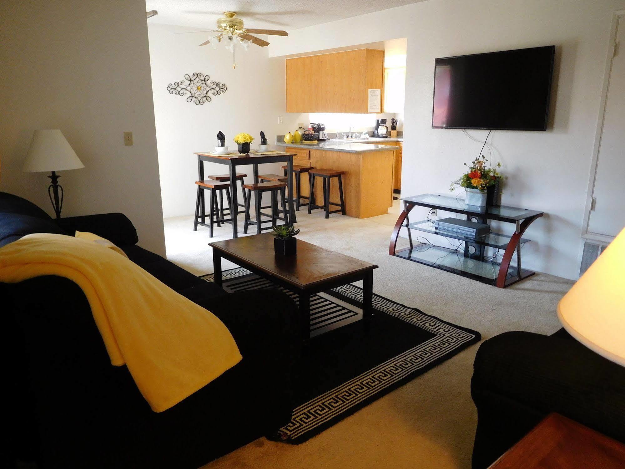 Whispering Meadows Apartments Bakersfield Bagian luar foto