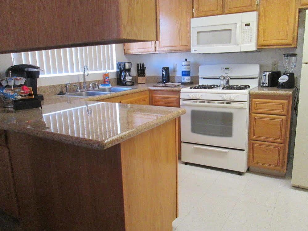 Whispering Meadows Apartments Bakersfield Bagian luar foto