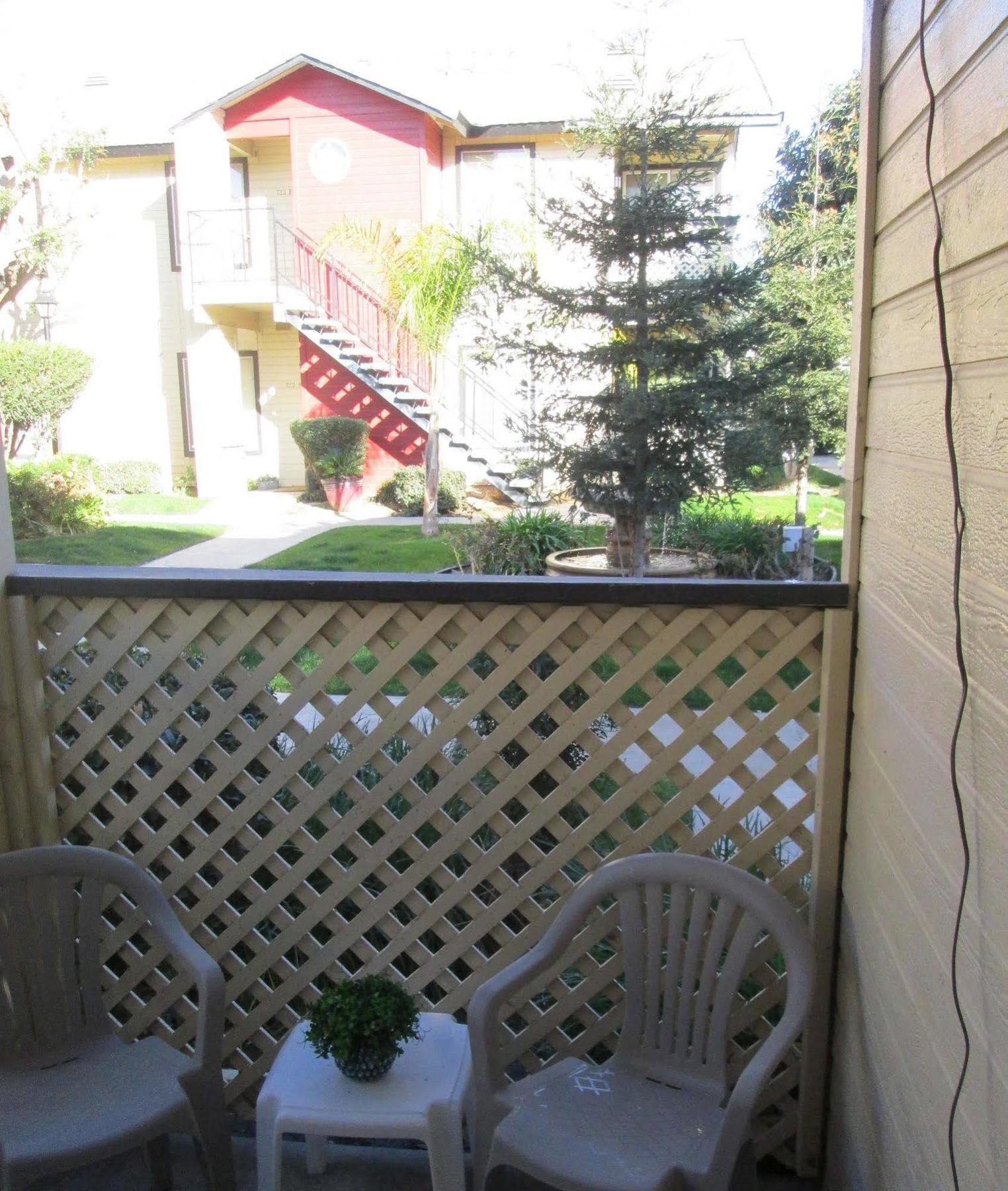 Whispering Meadows Apartments Bakersfield Bagian luar foto